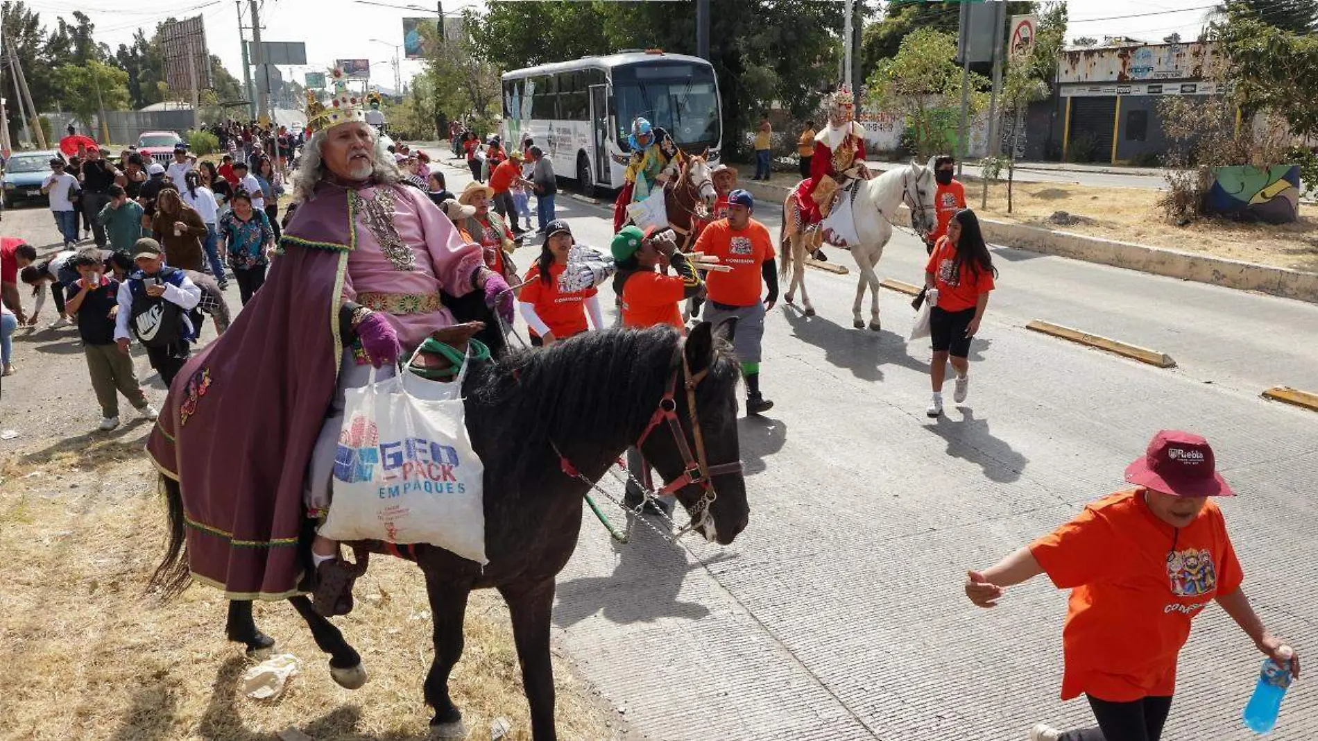 Celebra San Baltazar Campeche tradicional desfile de Reyes